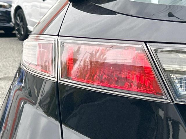 シビック タイプR ユーロ 6MT 純正18インチアルミ SDナビ バックカメラ コーナーセンサー ブラック/レッドアルカンターラバケットシート HIDヘッド フォグランプ デュアルオートエアコン(28枚目)