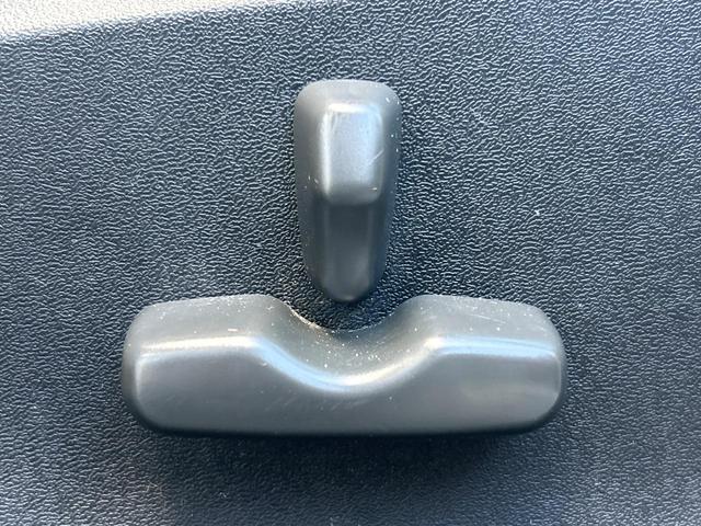 【パワーシート】スイッチ一つで簡単にシートの微調整が可能！電動だから力もいりません！快適なシートポジションにセットして、快適なドライブをお楽しみください。