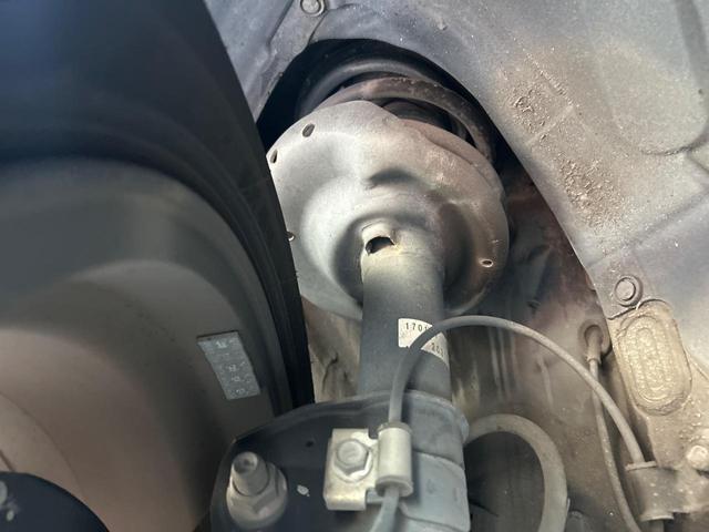 お車を安心してお乗りいただく為には、足回りの定期点検が欠かせません。サービスサポート（有償保証）では無料点検もご提供しており、安心のカーライフをお過ごしいただけるサポート体制が整っています。