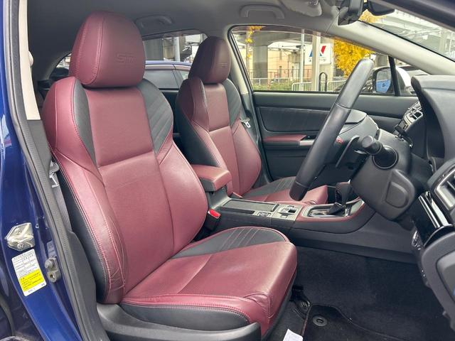 【本革シート】上質な本革を使用し、高級感あふれる本革シート。常に体に触れる部分だから、座り心地の良さにはこだわりたいですね♪汚れの付着や劣化を抑制する内装コーティング施工もおススメですよ♪