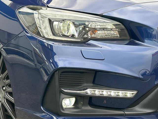 【ＬＥＤヘッドライト】悪天候や夜間走行時も良好な視界を確保し安心して運転できる高輝度ＬＥＤヘッドライトを装備！点灯速度が早く、消費電力も抑えられています。