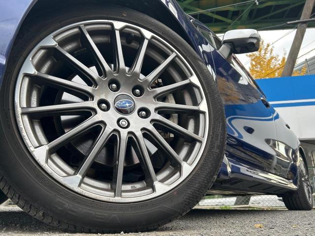 【純正１８インチアルミホイール】外観にマッチした純正アルミホイールを装着しております。各種社外アルミホイールや、スタッドレスタイヤも取扱いしております。是非ご相談ください♪