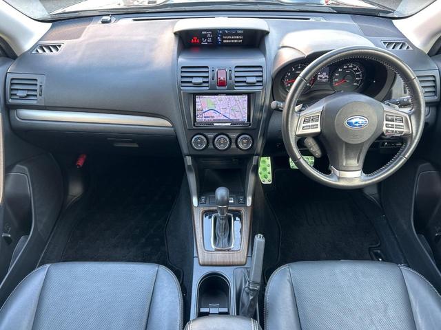 フォレスター ２．０ＸＴ　アイサイト　サンルーフ　パワーバックドア　ルーフレール　黒革シート　ＳＤナビ　バックカメラ　シートヒーター　スマートキー　レーダークルーズ　禁煙車　ＨＩＤヘッドライト　純正１８インチアルミホイール　ＥＴＣ（2枚目）