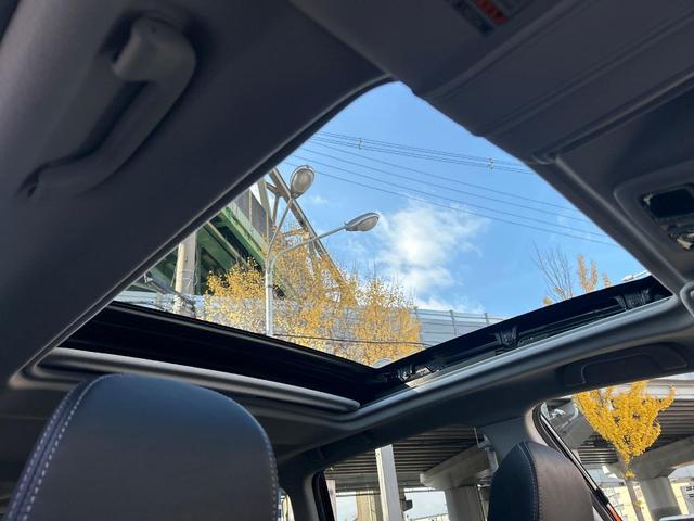 フォレスター ２．０ＸＴ　アイサイト　サンルーフ　パワーバックドア　ルーフレール　黒革シート　ＳＤナビ　バックカメラ　シートヒーター　スマートキー　レーダークルーズ　禁煙車　ＨＩＤヘッドライト　純正１８インチアルミホイール　ＥＴＣ（3枚目）