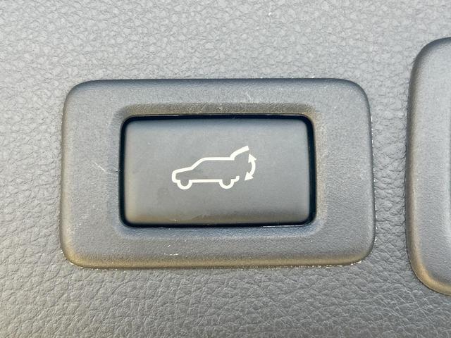 フォレスター ２．０ＸＴ　アイサイト　サンルーフ　パワーバックドア　ルーフレール　黒革シート　ＳＤナビ　バックカメラ　シートヒーター　スマートキー　レーダークルーズ　禁煙車　ＨＩＤヘッドライト　純正１８インチアルミホイール　ＥＴＣ（5枚目）