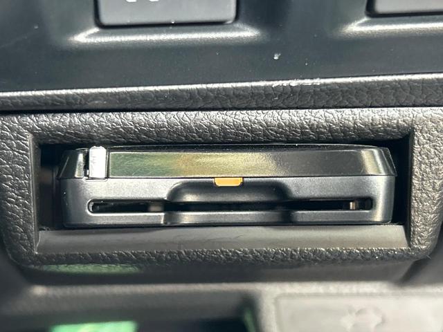 フォレスター ２．０ＸＴ　アイサイト　サンルーフ　パワーバックドア　ルーフレール　黒革シート　ＳＤナビ　バックカメラ　シートヒーター　スマートキー　レーダークルーズ　禁煙車　ＨＩＤヘッドライト　純正１８インチアルミホイール　ＥＴＣ（9枚目）