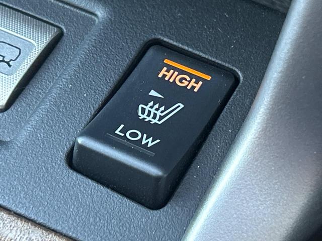 フォレスター ２．０ＸＴ　アイサイト　サンルーフ　パワーバックドア　ルーフレール　黒革シート　ＳＤナビ　バックカメラ　シートヒーター　スマートキー　レーダークルーズ　禁煙車　ＨＩＤヘッドライト　純正１８インチアルミホイール　ＥＴＣ（11枚目）