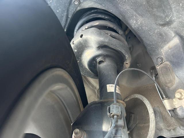 フォレスター ２．０ＸＴ　アイサイト　サンルーフ　パワーバックドア　ルーフレール　黒革シート　ＳＤナビ　バックカメラ　シートヒーター　スマートキー　レーダークルーズ　禁煙車　ＨＩＤヘッドライト　純正１８インチアルミホイール　ＥＴＣ（20枚目）