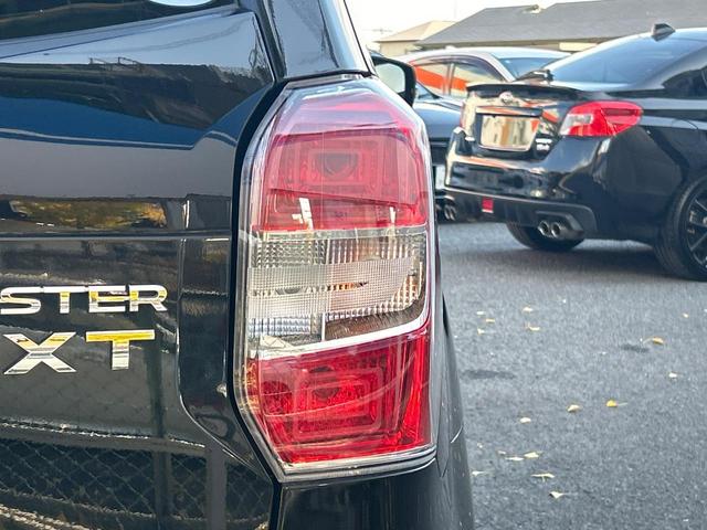 フォレスター ２．０ＸＴ　アイサイト　サンルーフ　パワーバックドア　ルーフレール　黒革シート　ＳＤナビ　バックカメラ　シートヒーター　スマートキー　レーダークルーズ　禁煙車　ＨＩＤヘッドライト　純正１８インチアルミホイール　ＥＴＣ（32枚目）