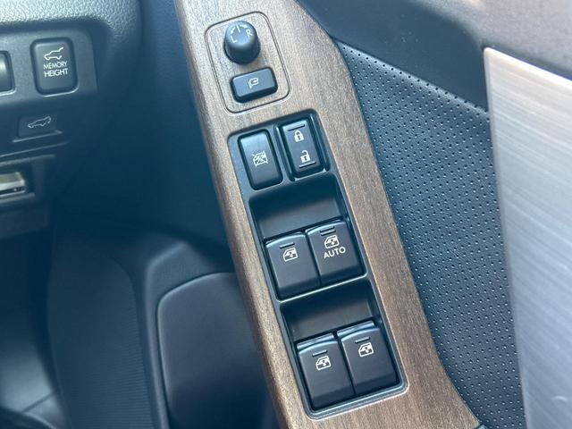 フォレスター ２．０ＸＴ　アイサイト　サンルーフ　パワーバックドア　ルーフレール　黒革シート　ＳＤナビ　バックカメラ　シートヒーター　スマートキー　レーダークルーズ　禁煙車　ＨＩＤヘッドライト　純正１８インチアルミホイール　ＥＴＣ（50枚目）