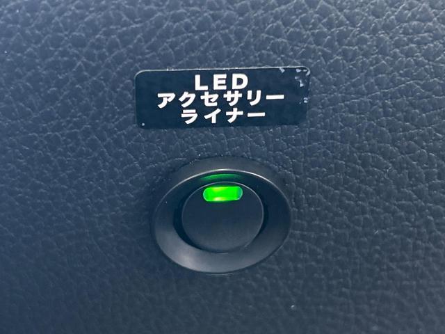 フォレスター ２．０ＸＴ　アイサイト　サンルーフ　パワーバックドア　ルーフレール　黒革シート　ＳＤナビ　バックカメラ　シートヒーター　スマートキー　レーダークルーズ　禁煙車　ＨＩＤヘッドライト　純正１８インチアルミホイール　ＥＴＣ（52枚目）