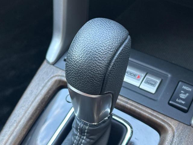 フォレスター ２．０ＸＴ　アイサイト　サンルーフ　パワーバックドア　ルーフレール　黒革シート　ＳＤナビ　バックカメラ　シートヒーター　スマートキー　レーダークルーズ　禁煙車　ＨＩＤヘッドライト　純正１８インチアルミホイール　ＥＴＣ（69枚目）