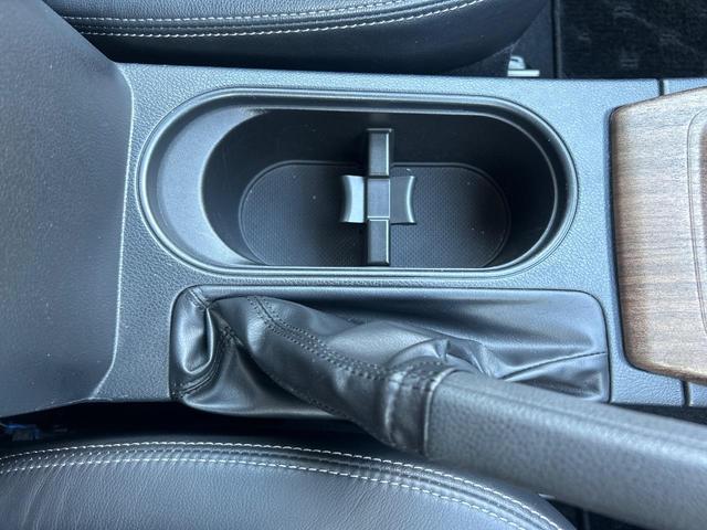 フォレスター ２．０ＸＴ　アイサイト　サンルーフ　パワーバックドア　ルーフレール　黒革シート　ＳＤナビ　バックカメラ　シートヒーター　スマートキー　レーダークルーズ　禁煙車　ＨＩＤヘッドライト　純正１８インチアルミホイール　ＥＴＣ（71枚目）