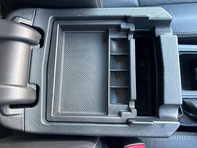 フォレスター ２．０ＸＴ　アイサイト　サンルーフ　パワーバックドア　ルーフレール　黒革シート　ＳＤナビ　バックカメラ　シートヒーター　スマートキー　レーダークルーズ　禁煙車　ＨＩＤヘッドライト　純正１８インチアルミホイール　ＥＴＣ（72枚目）