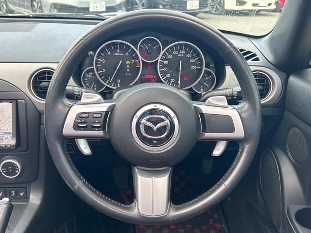 【純正革巻きステアリング】上質な革を使用することで、手にしっかり馴染みとても運転しやすいハンドルです♪