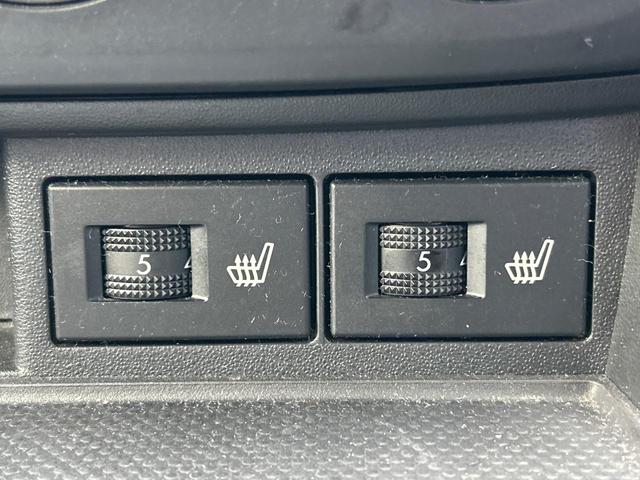 【シートヒーター】寒い日に重宝するシートヒーター！エアコンより早く温まってくれるので寒がりの人も安心ですね♪エアコンの温風は乾燥するから苦手、という方にもをおすすめです。