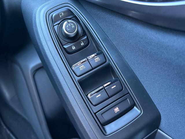 インプレッサG4 2.0i-Sアイサイト LEDヘッドライト プッシュスタート 純正SDナビ バックカメラ ETC 禁煙車 パワーシート 純正革巻きステアリング アイサイトVer3 純正18インチアルミホイール(43枚目)