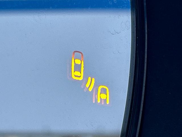 スイフトスポーツ ベースグレード　６速ＭＴ　セーフティサポート　ブラインドスポットモニター　ＧＲｅｄｄｙ製マフラー　純正ＳＤナビ　シートヒーター　ＥＴＣ　ドラレコ　禁煙車　ＬＥＤヘッドライト　純正１７インチアルミホイール　スマートキー（5枚目）