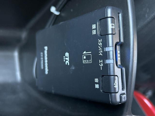 スイフトスポーツ ベースグレード　６速ＭＴ　セーフティサポート　ブラインドスポットモニター　ＧＲｅｄｄｙ製マフラー　純正ＳＤナビ　シートヒーター　ＥＴＣ　ドラレコ　禁煙車　ＬＥＤヘッドライト　純正１７インチアルミホイール　スマートキー（11枚目）