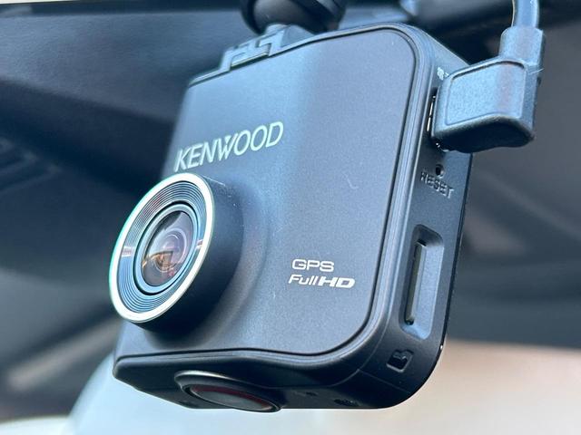 スイフトスポーツ ベースグレード　６速ＭＴ　セーフティサポート　ブラインドスポットモニター　ＧＲｅｄｄｙ製マフラー　純正ＳＤナビ　シートヒーター　ＥＴＣ　ドラレコ　禁煙車　ＬＥＤヘッドライト　純正１７インチアルミホイール　スマートキー（12枚目）