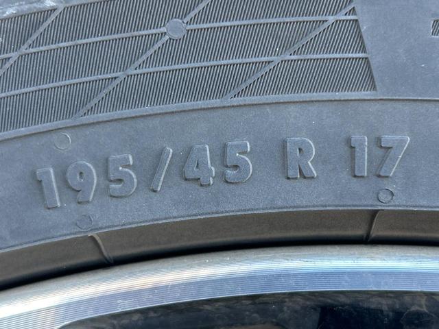 スイフトスポーツ ベースグレード　６速ＭＴ　セーフティサポート　ブラインドスポットモニター　ＧＲｅｄｄｙ製マフラー　純正ＳＤナビ　シートヒーター　ＥＴＣ　ドラレコ　禁煙車　ＬＥＤヘッドライト　純正１７インチアルミホイール　スマートキー（23枚目）