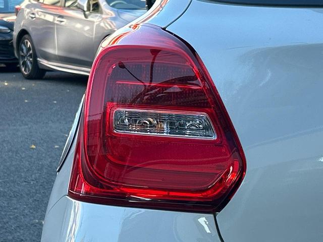 スイフトスポーツ ベースグレード　６速ＭＴ　セーフティサポート　ブラインドスポットモニター　ＧＲｅｄｄｙ製マフラー　純正ＳＤナビ　シートヒーター　ＥＴＣ　ドラレコ　禁煙車　ＬＥＤヘッドライト　純正１７インチアルミホイール　スマートキー（29枚目）