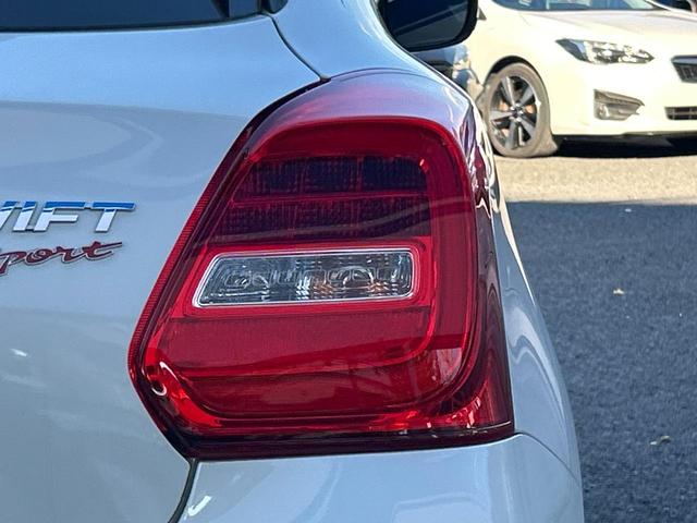 スイフトスポーツ ベースグレード　６速ＭＴ　セーフティサポート　ブラインドスポットモニター　ＧＲｅｄｄｙ製マフラー　純正ＳＤナビ　シートヒーター　ＥＴＣ　ドラレコ　禁煙車　ＬＥＤヘッドライト　純正１７インチアルミホイール　スマートキー（30枚目）