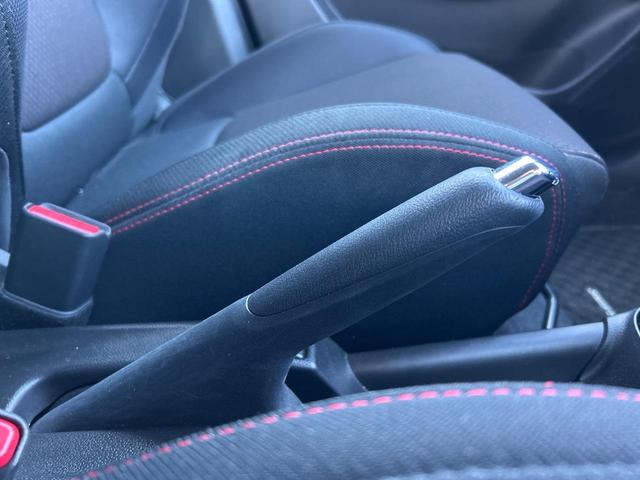 スイフトスポーツ ベースグレード　６速ＭＴ　セーフティサポート　ブラインドスポットモニター　ＧＲｅｄｄｙ製マフラー　純正ＳＤナビ　シートヒーター　ＥＴＣ　ドラレコ　禁煙車　ＬＥＤヘッドライト　純正１７インチアルミホイール　スマートキー（58枚目）