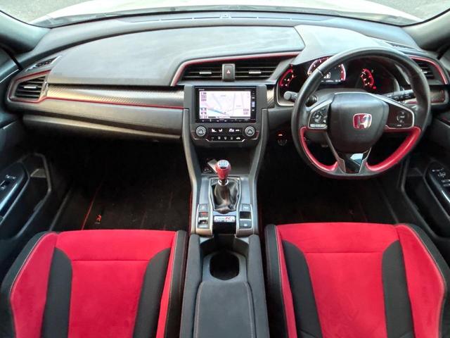 シビック タイプＲ　純正ナビ　バックカメラ　禁煙車　大型リアスポ　６ＭＴ　トリプルセンターマフラー　ターボ　純正２０インチアルミ　アルカンターラ巻きステアリング　ブレンボブレーキ　ＬＥＤヘッドライト　ＥＴＣ　ドラレコ（2枚目）