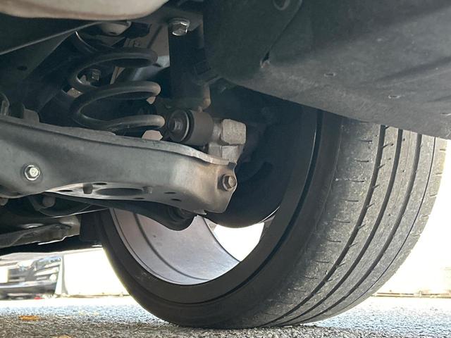 シビック タイプＲ　純正ナビ　バックカメラ　禁煙車　大型リアスポ　６ＭＴ　トリプルセンターマフラー　ターボ　純正２０インチアルミ　アルカンターラ巻きステアリング　ブレンボブレーキ　ＬＥＤヘッドライト　ＥＴＣ　ドラレコ（33枚目）