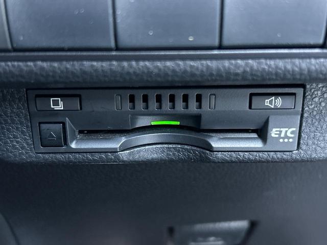 カローラスポーツ ハイブリッドG Z TRDフルエアロ 禁煙車 プリクラッシュセーフティ 純正ディスプレイオーディオ バックカメラ シートヒーター レーダークルーズ ETC 革巻きハンドル 純正18インチアルミ スマートキー(8枚目)