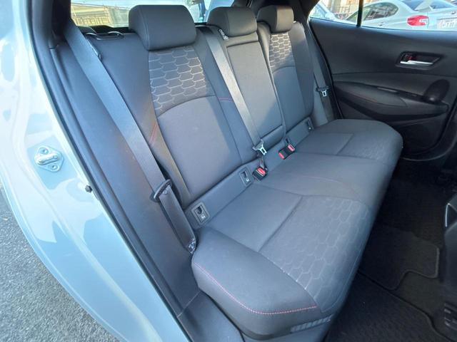 カローラスポーツ ハイブリッドG Z TRDフルエアロ 禁煙車 プリクラッシュセーフティ 純正ディスプレイオーディオ バックカメラ シートヒーター レーダークルーズ ETC 革巻きハンドル 純正18インチアルミ スマートキー(10枚目)