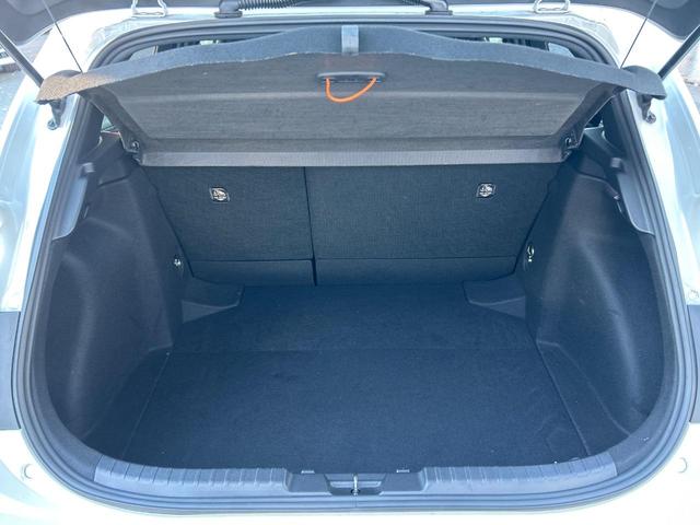 カローラスポーツ ハイブリッドG Z TRDフルエアロ 禁煙車 プリクラッシュセーフティ 純正ディスプレイオーディオ バックカメラ シートヒーター レーダークルーズ ETC 革巻きハンドル 純正18インチアルミ スマートキー(11枚目)