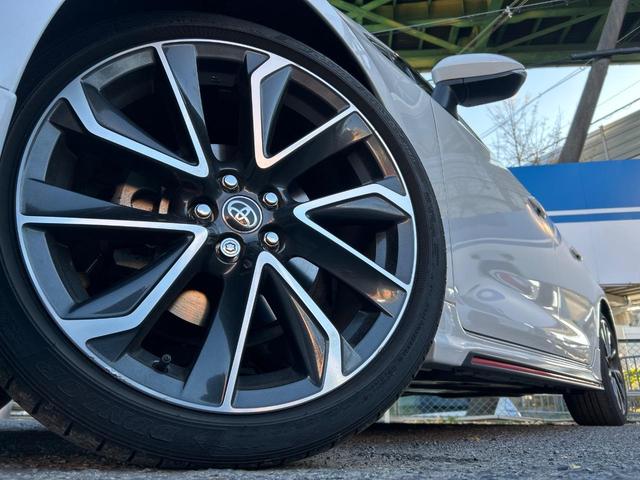 カローラスポーツ ハイブリッドG Z TRDフルエアロ 禁煙車 プリクラッシュセーフティ 純正ディスプレイオーディオ バックカメラ シートヒーター レーダークルーズ ETC 革巻きハンドル 純正18インチアルミ スマートキー(14枚目)