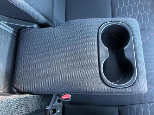 カローラスポーツ ハイブリッドG Z TRDフルエアロ 禁煙車 プリクラッシュセーフティ 純正ディスプレイオーディオ バックカメラ シートヒーター レーダークルーズ ETC 革巻きハンドル 純正18インチアルミ スマートキー(43枚目)