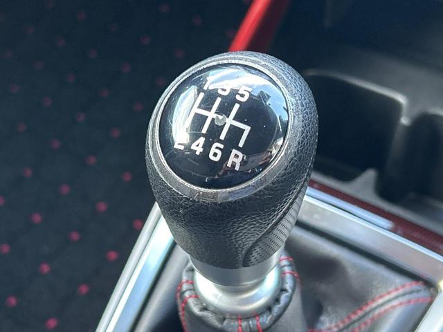 スイフトスポーツ ベースグレード　６ＭＴ　禁煙車　全周囲カメラ　アダプティブクルーズコントロール　純正ナビ　ＥＴＣ　ドラレコ　シートヒーター　スマートキー　革巻きハンドル　ＬＥＤヘッドライト　純正１７インチアルミ（3枚目）