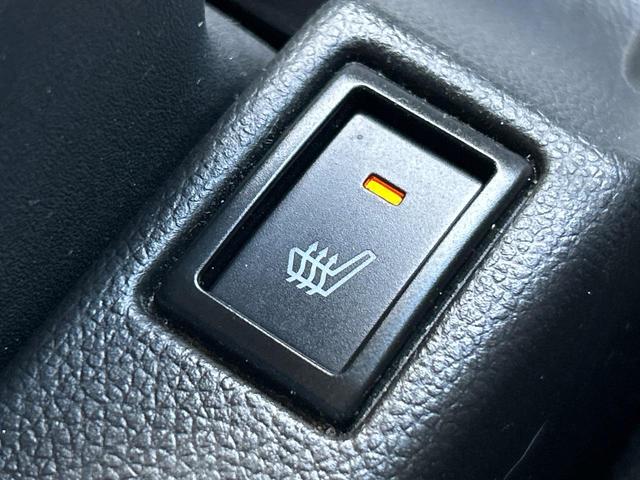 スイフトスポーツ ベースグレード　６ＭＴ　禁煙車　全周囲カメラ　アダプティブクルーズコントロール　純正ナビ　ＥＴＣ　ドラレコ　シートヒーター　スマートキー　革巻きハンドル　ＬＥＤヘッドライト　純正１７インチアルミ（11枚目）