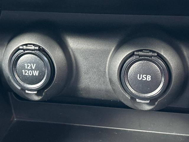 スイフトスポーツ ベースグレード　６ＭＴ　禁煙車　全周囲カメラ　アダプティブクルーズコントロール　純正ナビ　ＥＴＣ　ドラレコ　シートヒーター　スマートキー　革巻きハンドル　ＬＥＤヘッドライト　純正１７インチアルミ（60枚目）