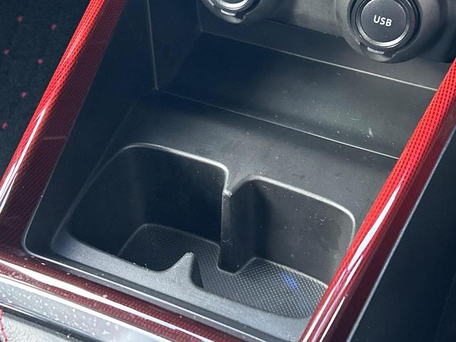 スイフトスポーツ ベースグレード　６ＭＴ　禁煙車　全周囲カメラ　アダプティブクルーズコントロール　純正ナビ　ＥＴＣ　ドラレコ　シートヒーター　スマートキー　革巻きハンドル　ＬＥＤヘッドライト　純正１７インチアルミ（61枚目）