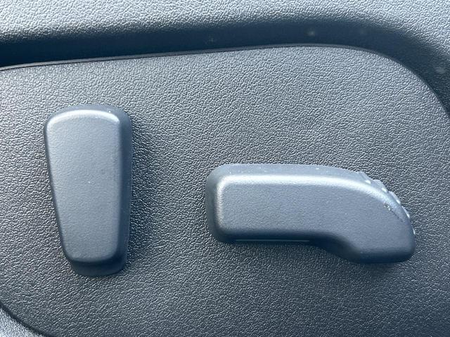 レヴォーグ ２．０ＧＴ－Ｓアイサイト　禁煙車　アドバンスドセイフティ　純正ナビ　サイド＆バックカメラ　ビルシュタインダンパー　リアビークルディテクション　スマートキー　ＥＴＣ　パドルシフト　革巻きハンドル　純正１８インチアルミ（10枚目）