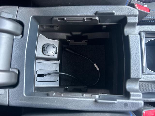 レヴォーグ ２．０ＧＴ－Ｓアイサイト　禁煙車　アドバンスドセイフティ　純正ナビ　サイド＆バックカメラ　ビルシュタインダンパー　リアビークルディテクション　スマートキー　ＥＴＣ　パドルシフト　革巻きハンドル　純正１８インチアルミ（70枚目）