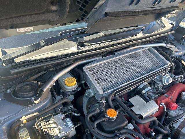 ＷＲＸ　ＳＴＩ ＳＴＩ　革シート　アドバンストセイフティパッケージ　サイドカメラ　リアビークル　ＳＴＩスタイルパッケージ　ＳＴＩタワーバー　大型リアスポイラー　ＨＫＳ製マフラー　純正ＳＤナビ　バックカメラ　ＥＴＣ　禁煙車（8枚目）