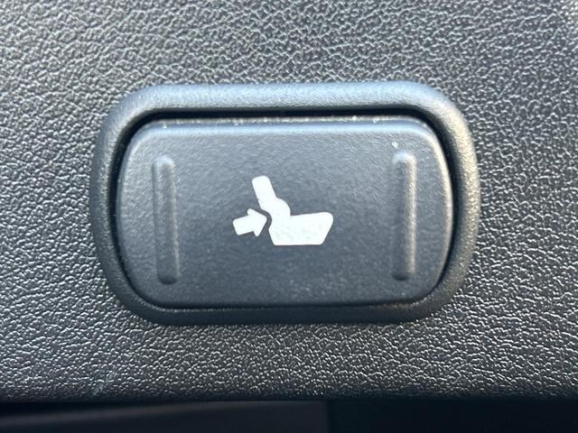 ＷＲＸ　ＳＴＩ ＳＴＩ　革シート　アドバンストセイフティパッケージ　サイドカメラ　リアビークル　ＳＴＩスタイルパッケージ　ＳＴＩタワーバー　大型リアスポイラー　ＨＫＳ製マフラー　純正ＳＤナビ　バックカメラ　ＥＴＣ　禁煙車（45枚目）