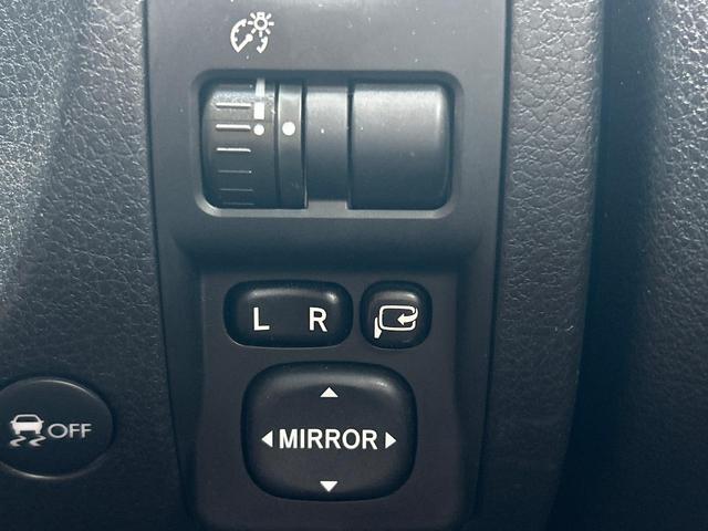 エクシーガクロスオーバー７ ２．５ｉアイサイト　７人乗りＳＵＶ　ルーフレール　アイサイト　ＳＤナビ　バックカメラ　ＥＴＣ　ドラレコ　禁煙車　スマートキー　パワーシート　シートヒーター　純正１７インチアルミホイール　ＨＩＤヘッドランプ（51枚目）