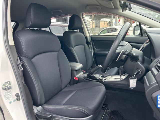 インプレッサスポーツ ２．０ｉ　純正ＳＤナビ　バックカメラ　禁煙車　純正１６インチアルミホイール　ＥＴＣ　ドラレコ　純正革巻きステアリング　クルーズコントロール　パドルシフト　横滑り防止機能　アイドリングストップ（5枚目）