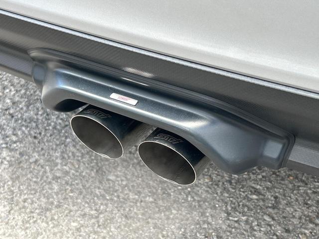 インプレッサスポーツ ２．０ｉ－Ｓアイサイト　ＳＴＩフロントエアロ　ＳＴＩパフォーマンスマフラー　ＳＴＩルーフエンドスポイラー　アイサイトセイフティ＋　純正ビルトイン８型ナビ　サイド＆バックカメラ　リアビークルディティクション　禁煙車　ＥＴＣ（4枚目）