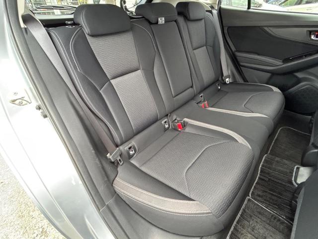 インプレッサスポーツ ２．０ｉ－Ｓアイサイト　ＳＴＩフロントエアロ　ＳＴＩパフォーマンスマフラー　ＳＴＩルーフエンドスポイラー　アイサイトセイフティ＋　純正ビルトイン８型ナビ　サイド＆バックカメラ　リアビークルディティクション　禁煙車　ＥＴＣ（12枚目）