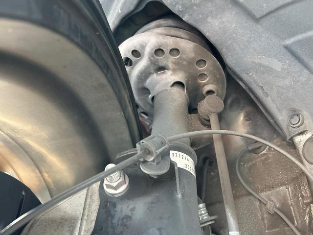 インプレッサスポーツ ２．０ｉ－Ｓアイサイト　ＳＴＩフロントエアロ　ＳＴＩパフォーマンスマフラー　ＳＴＩルーフエンドスポイラー　アイサイトセイフティ＋　純正ビルトイン８型ナビ　サイド＆バックカメラ　リアビークルディティクション　禁煙車　ＥＴＣ（20枚目）