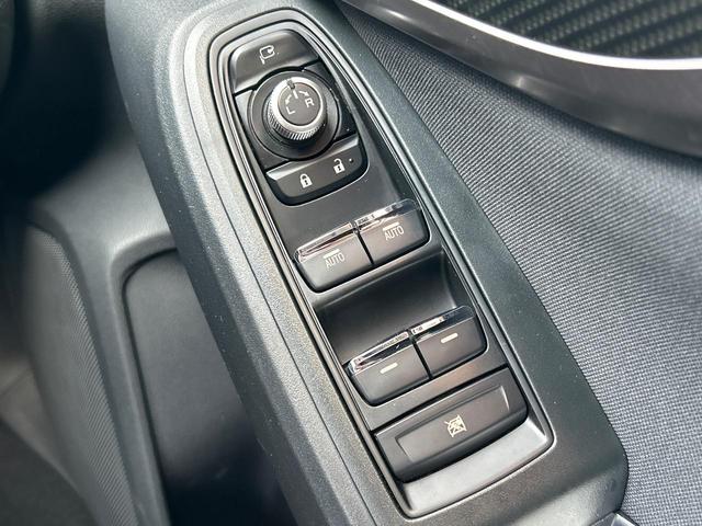 インプレッサスポーツ ２．０ｉ－Ｓアイサイト　ＳＴＩフロントエアロ　ＳＴＩパフォーマンスマフラー　ＳＴＩルーフエンドスポイラー　アイサイトセイフティ＋　純正ビルトイン８型ナビ　サイド＆バックカメラ　リアビークルディティクション　禁煙車　ＥＴＣ（46枚目）