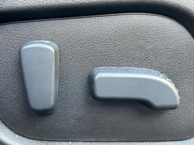 フォレスター ２．０ｉ－Ｌ　アイサイト　ＳＤナビ　バックカメラ　パワーシート　シートヒーター　スマートキー　禁煙車　ＨＩＤヘッドランプ　レーダークルーズ　純正１７インチアルミホイール　左右独立エアコン　Ｘ－ＭＯＤＥ　パドルシフト（6枚目）